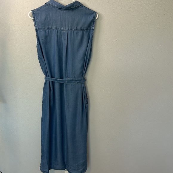 Chadwick’s blue Chambray dress, women’s plus size 14. Sleeveless and belted. - Picture 3 of 8